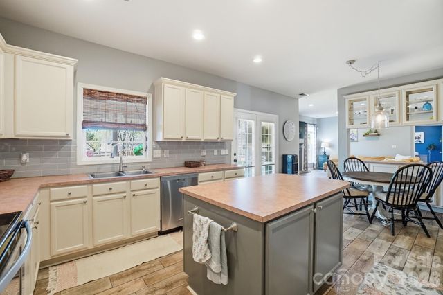 125 N Wendover Trace, Mooresville, NC 28117