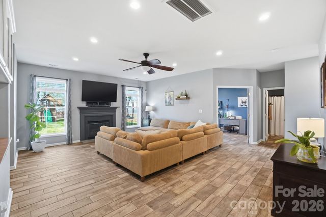 125 N Wendover Trace, Mooresville, NC 28117