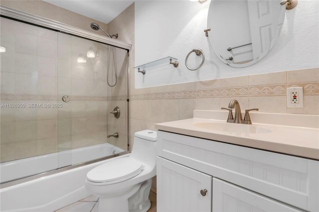 6460 Milk Wagon Ln, Miami Lakes, FL 33014