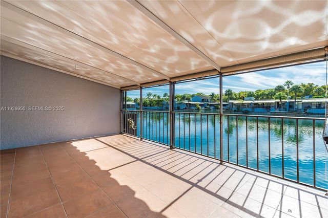 6460 Milk Wagon Ln, Miami Lakes, FL 33014