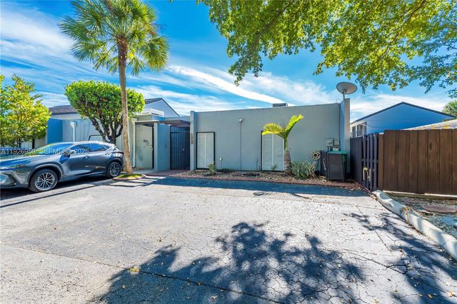 6460 Milk Wagon Ln, Miami Lakes, FL 33014