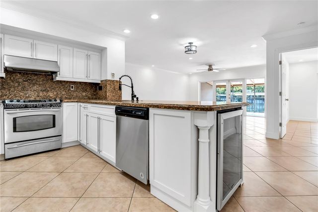 6460 Milk Wagon Ln, Miami Lakes, FL 33014