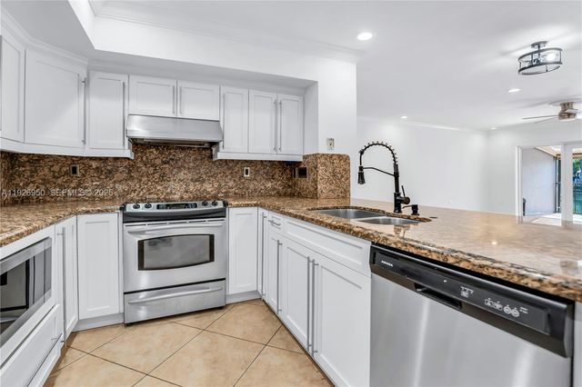 6460 Milk Wagon Ln, Miami Lakes, FL 33014