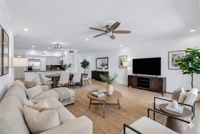 6460 Milk Wagon Ln, Miami Lakes, FL 33014