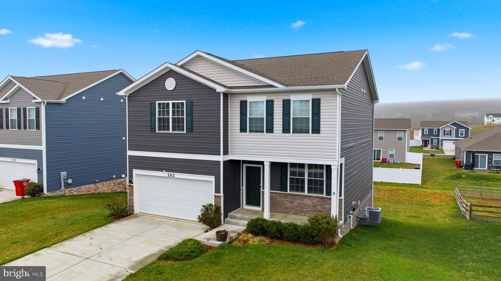 262 AYLESBURY LN, Martinsburg, WV 25403