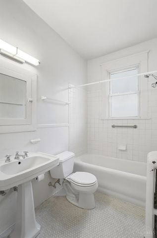 2842 Observatory Avenue, Cincinnati, OH 45208