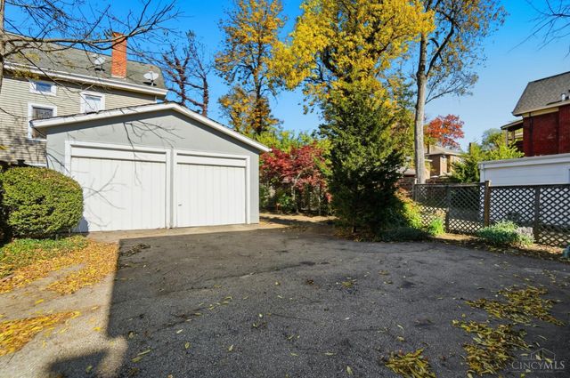 2842 Observatory Avenue, Cincinnati, OH 45208