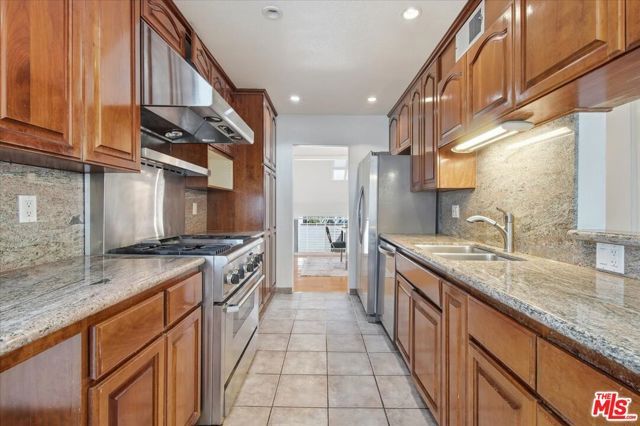 13065 Mindanao Way 8, Marina Del Rey, CA 90292