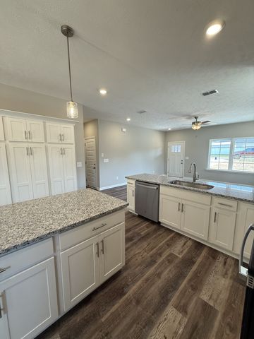 31 Spring House Dr, Manchester, TN 37355