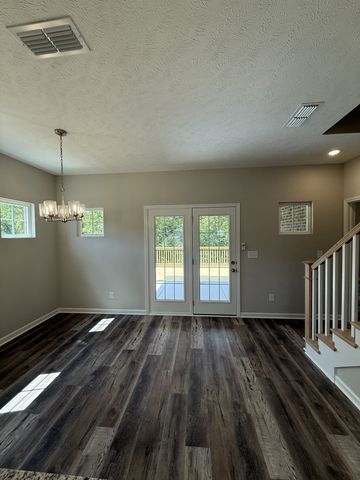 31 Spring House Dr, Manchester, TN 37355