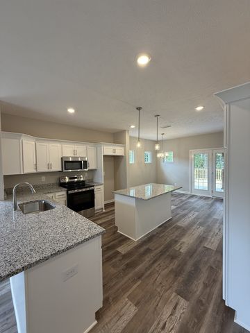 31 Spring House Dr, Manchester, TN 37355