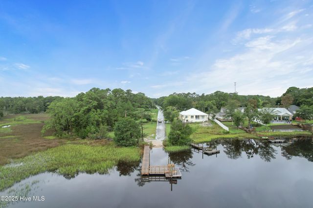 204 Chestnut Drive SW, Supply, NC 28462