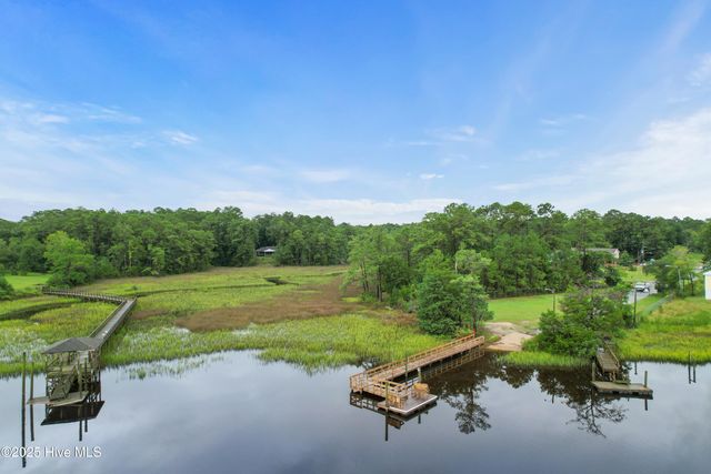 204 Chestnut Drive SW, Supply, NC 28462