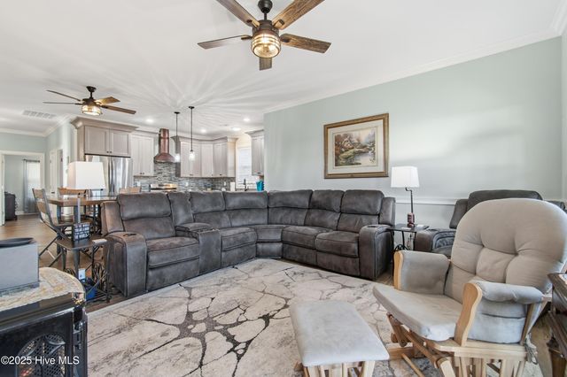 204 Chestnut Drive SW, Supply, NC 28462