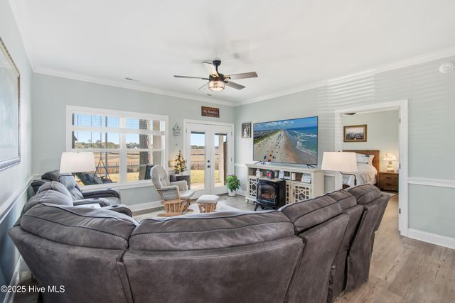 204 Chestnut Drive SW, Supply, NC 28462