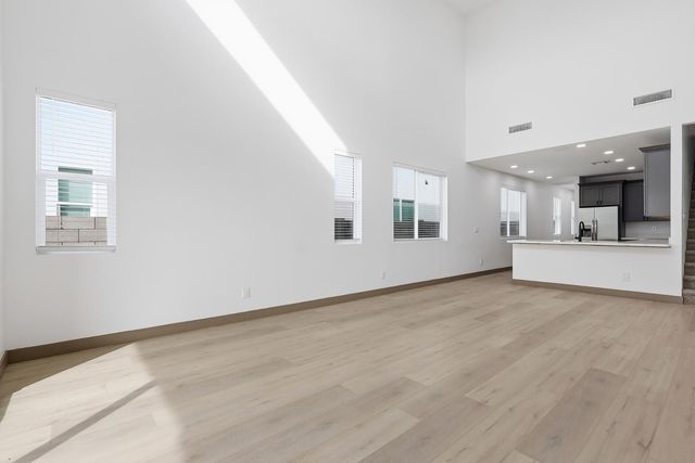 2805 E Trumbull Road 1, Phoenix, AZ 85040
