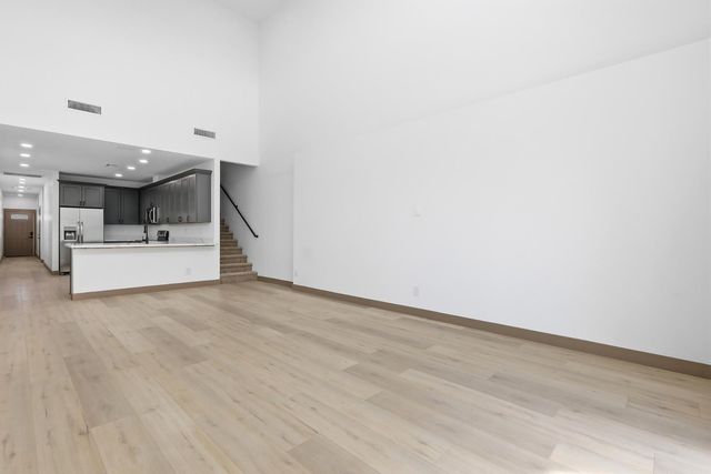 2805 E Trumbull Road 1, Phoenix, AZ 85040