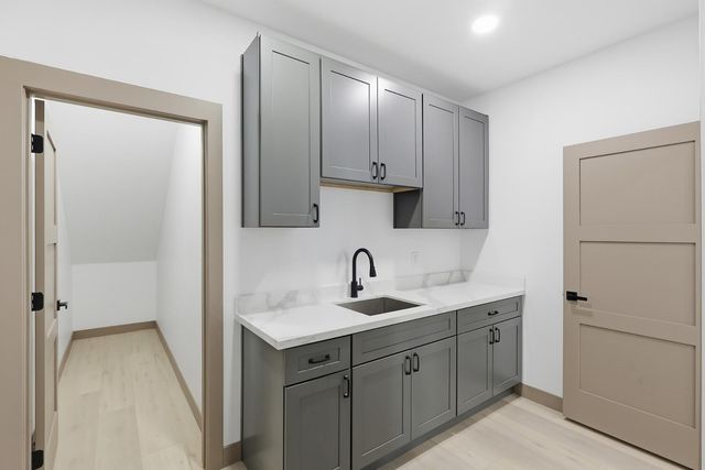 2805 E Trumbull Road 1, Phoenix, AZ 85040