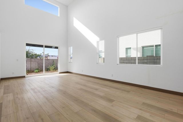 2805 E Trumbull Road 1, Phoenix, AZ 85040