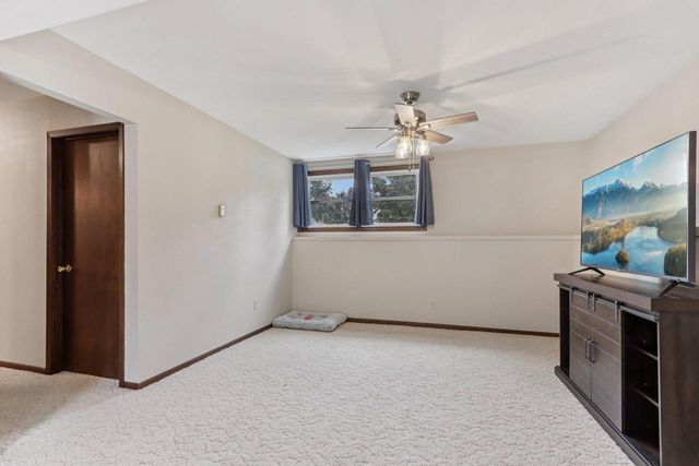 2808 Comanche COURT S, Waukesha, WI 53188