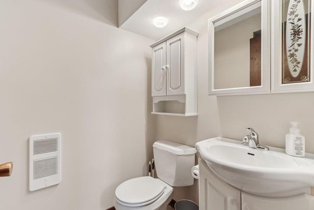 2808 Comanche COURT S, Waukesha, WI 53188