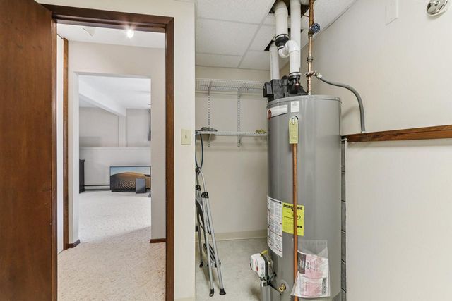 2808 Comanche COURT S, Waukesha, WI 53188