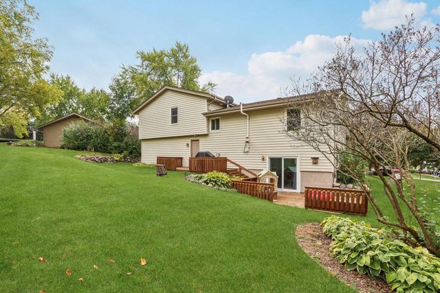 2808 Comanche COURT S, Waukesha, WI 53188