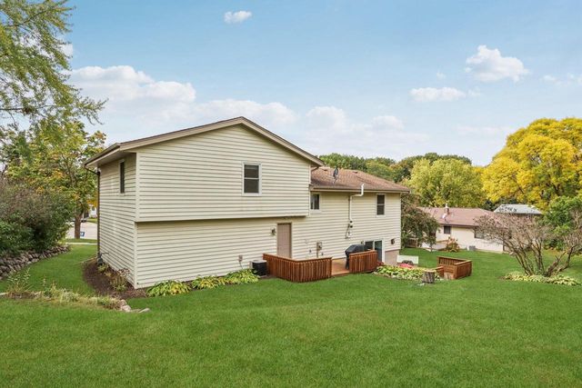 2808 Comanche COURT S, Waukesha, WI 53188