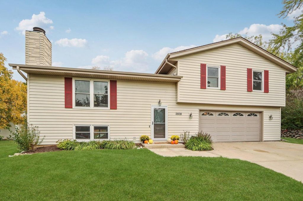 2808 Comanche COURT S, Waukesha, WI 53188