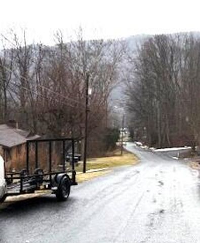 607 Heatherton DR, Covington, VA 24426