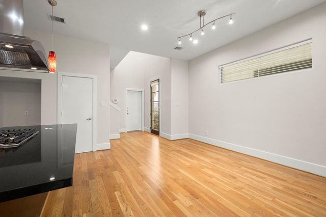 5527 Darling A, Houston, TX 77007