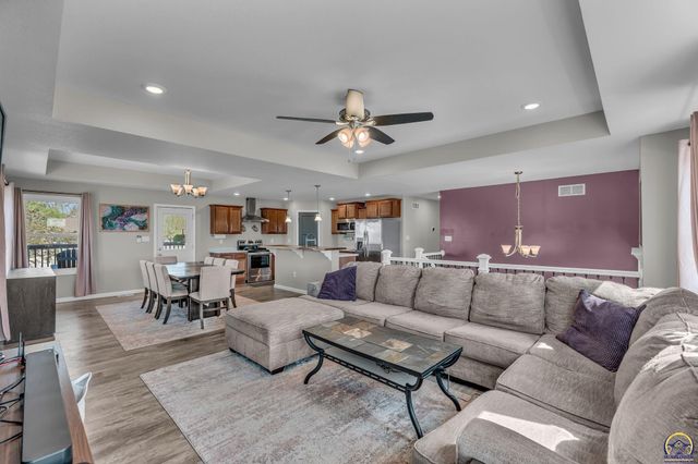 938 SW Woodbridge PL, Topeka, KS 66606