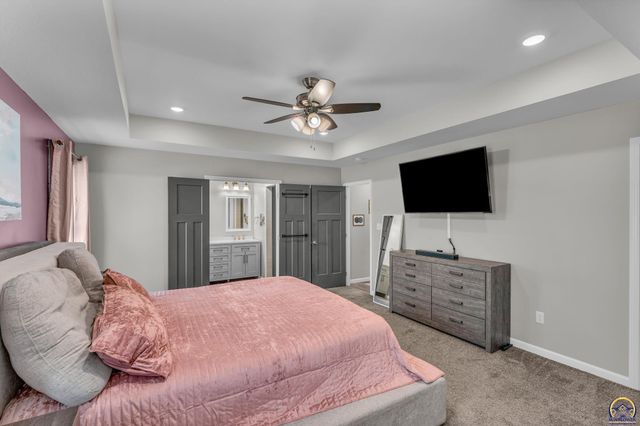 938 SW Woodbridge PL, Topeka, KS 66606