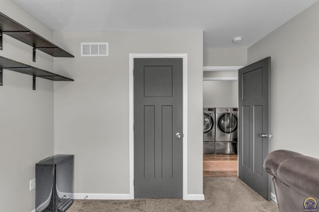 938 SW Woodbridge PL, Topeka, KS 66606