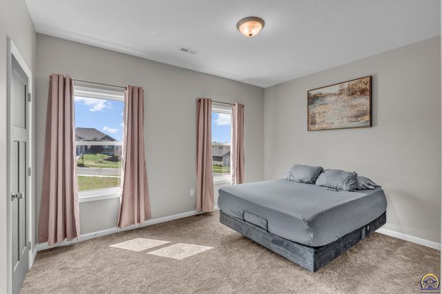 938 SW Woodbridge PL, Topeka, KS 66606