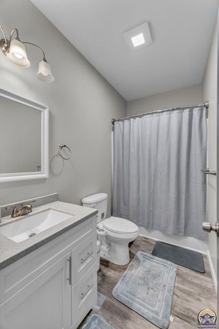 938 SW Woodbridge PL, Topeka, KS 66606
