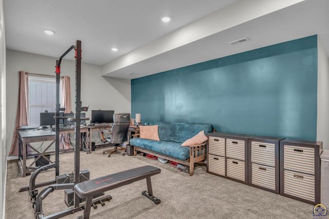 938 SW Woodbridge PL, Topeka, KS 66606