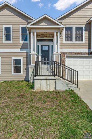 938 SW Woodbridge PL, Topeka, KS 66606