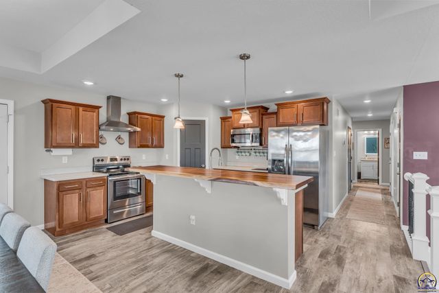 938 SW Woodbridge PL, Topeka, KS 66606