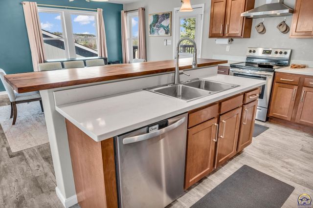 938 SW Woodbridge PL, Topeka, KS 66606