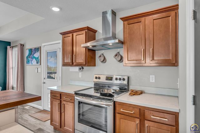 938 SW Woodbridge PL, Topeka, KS 66606
