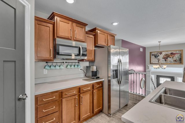 938 SW Woodbridge PL, Topeka, KS 66606