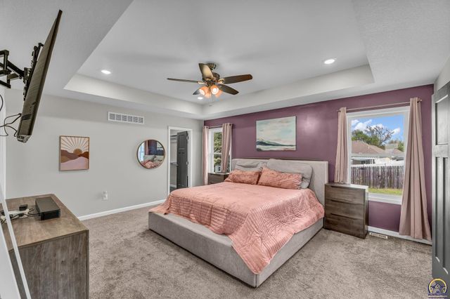 938 SW Woodbridge PL, Topeka, KS 66606