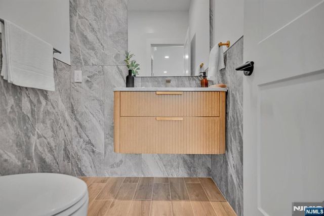 519 E 4th Street A, Palisades Park, NJ 07650