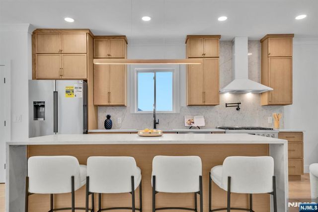 519 E 4th Street A, Palisades Park, NJ 07650