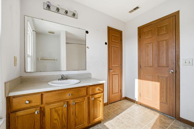 2566 Edencreek Lane, Columbus, OH 43207