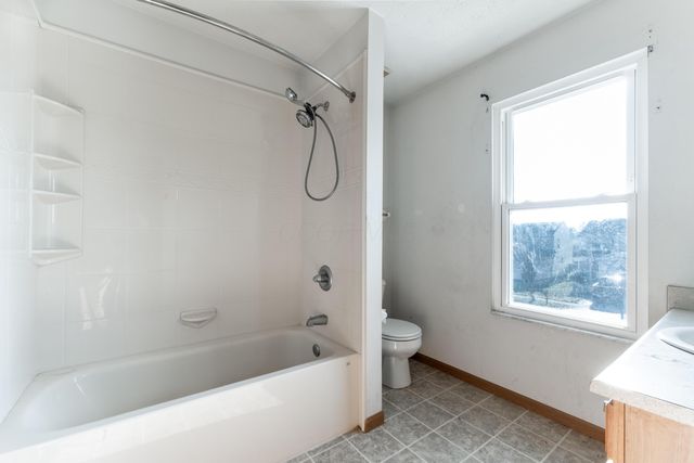 2566 Edencreek Lane, Columbus, OH 43207