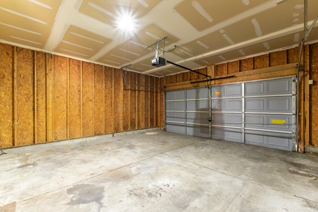 2566 Edencreek Lane, Columbus, OH 43207