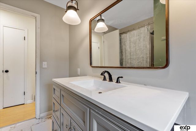 1270 S 164th Street, Omaha, NE 68130