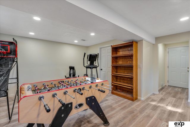 1270 S 164th Street, Omaha, NE 68130